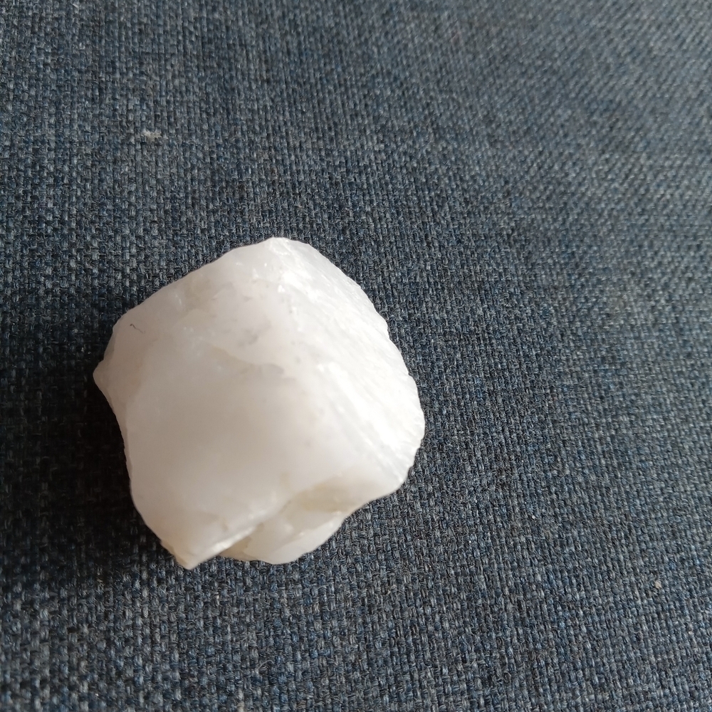 Raw milky quartz - Picture 3 of 7